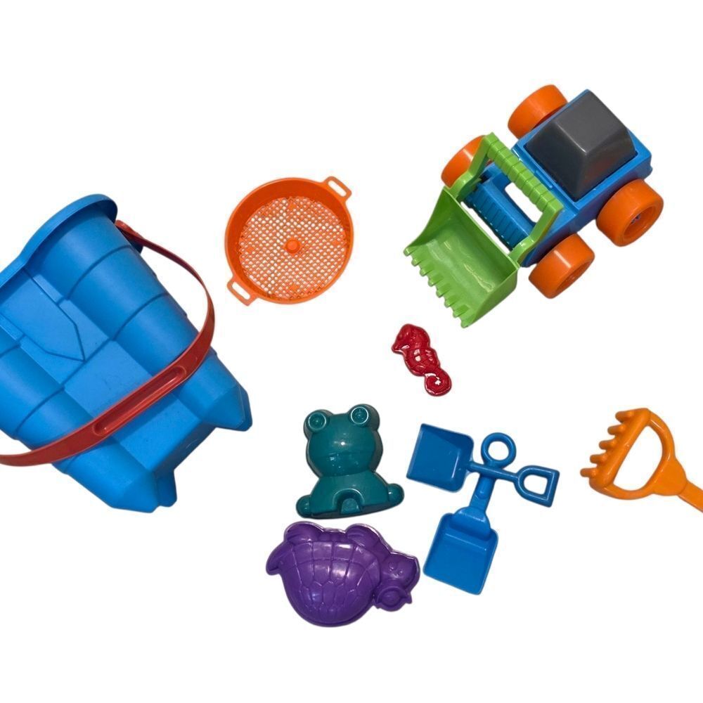 Beach Bag With Beach Toys - Picture 5 of 8